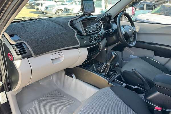 2015 Mitsubishi Triton GLX MN 4X4