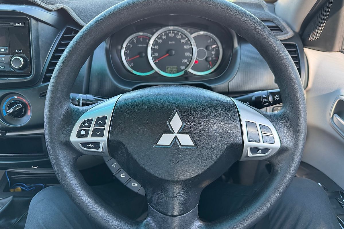 2015 Mitsubishi Triton GLX MN 4X4