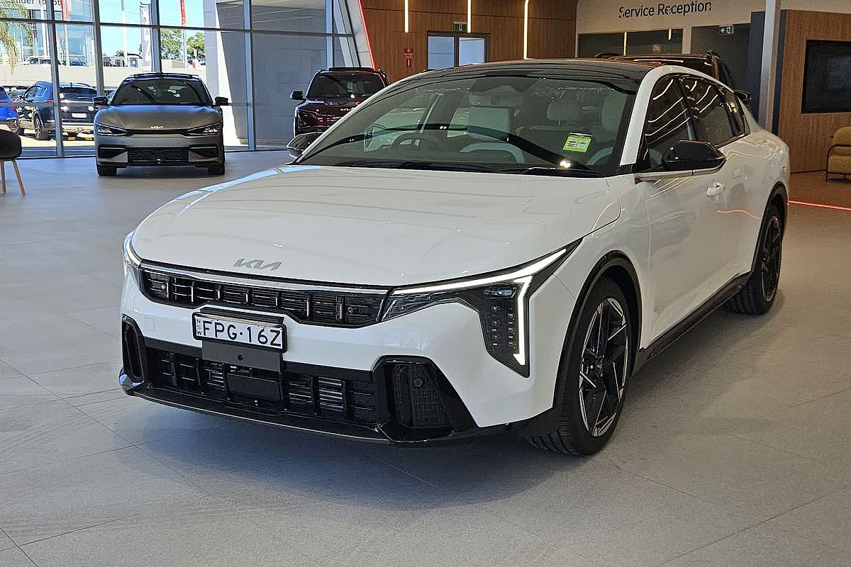 2024 Kia K4 GT-Line CL4m