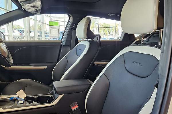 2024 Kia K4 GT-Line CL4m