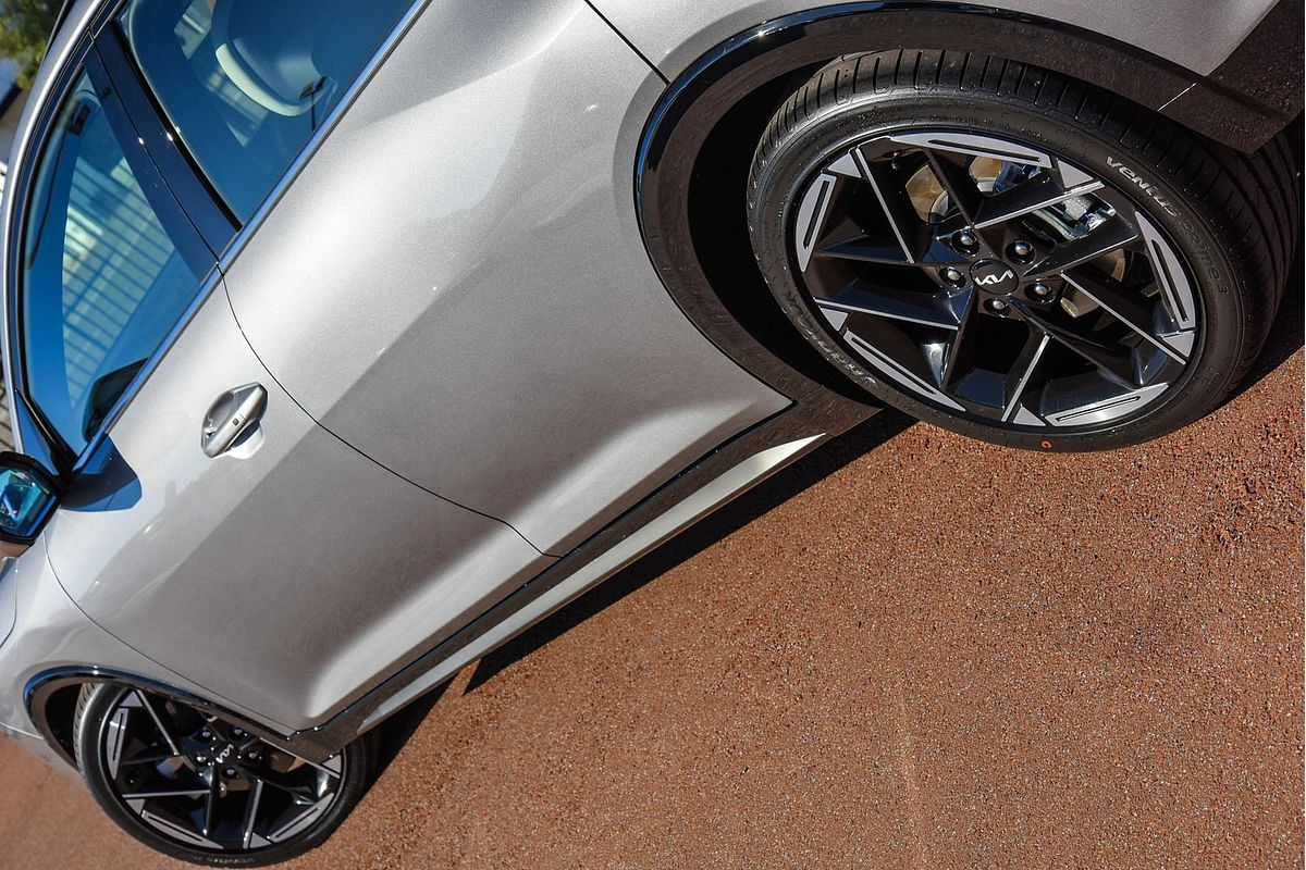 2024 Kia K4 GT-Line CL4m