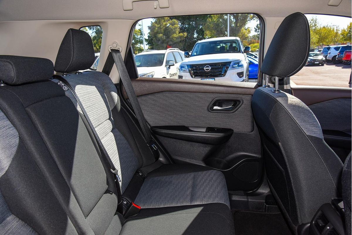2024 Nissan X-TRAIL ST T33