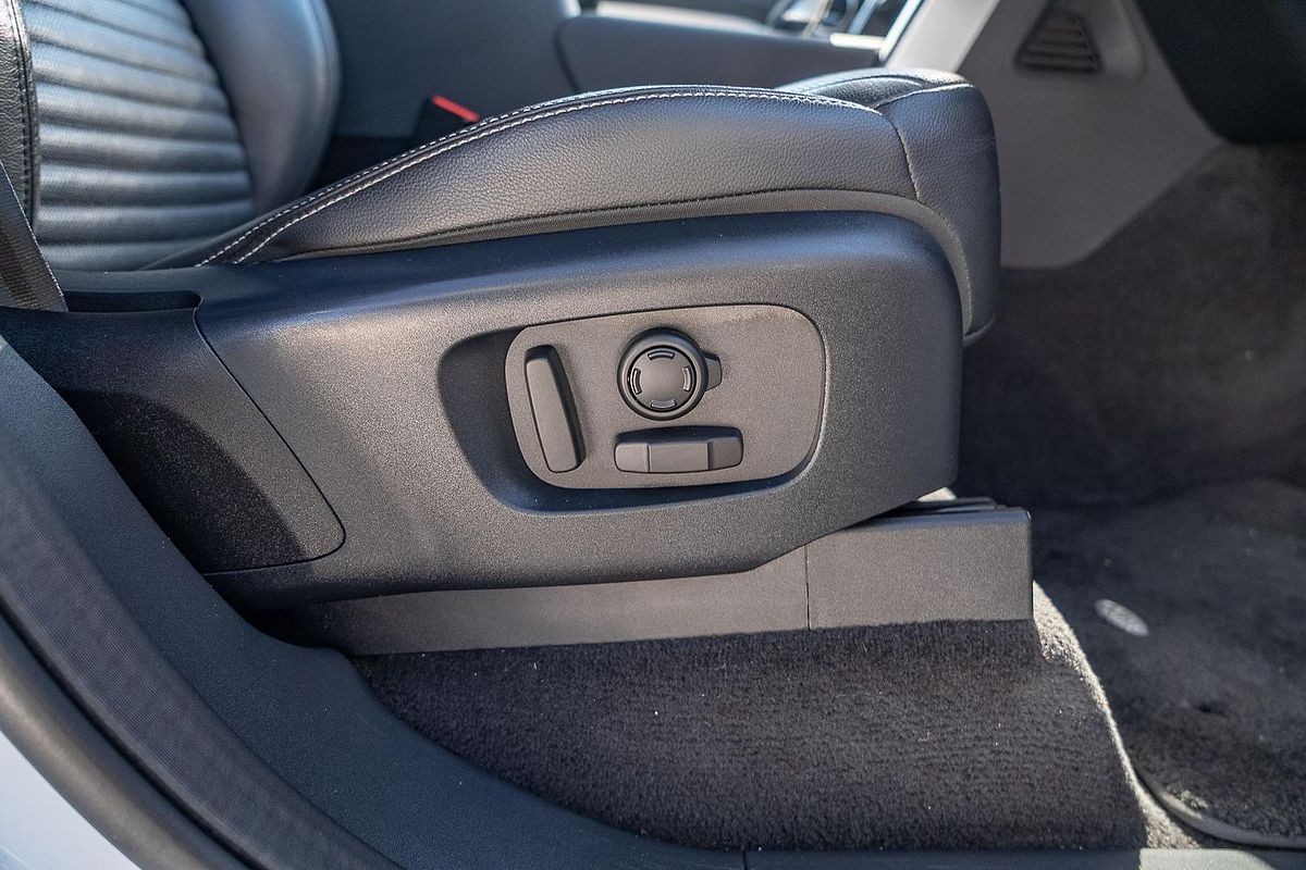 2020 Land Rover Discovery D300 R-Dynamic SE Series 5