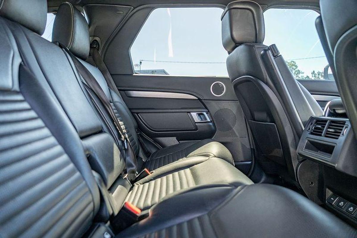 2020 Land Rover Discovery D300 R-Dynamic SE Series 5