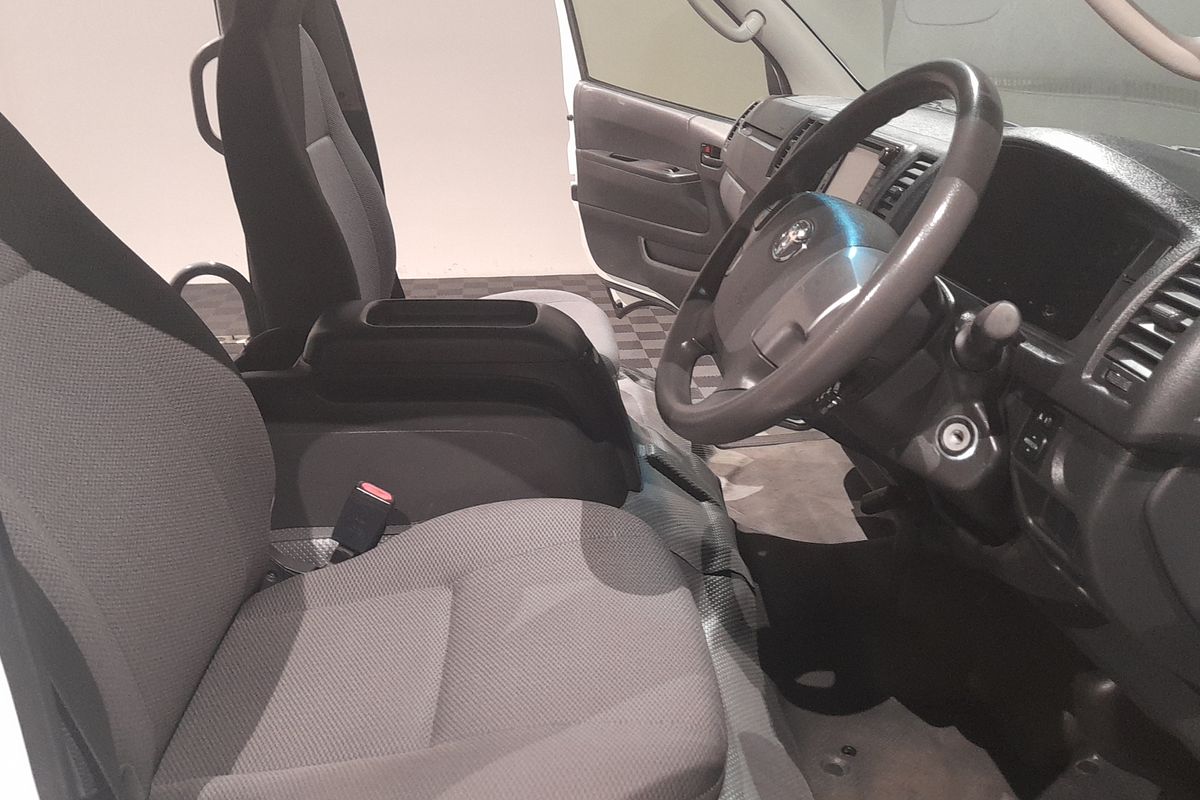 2018 Toyota Hiace Commuter KDH223R