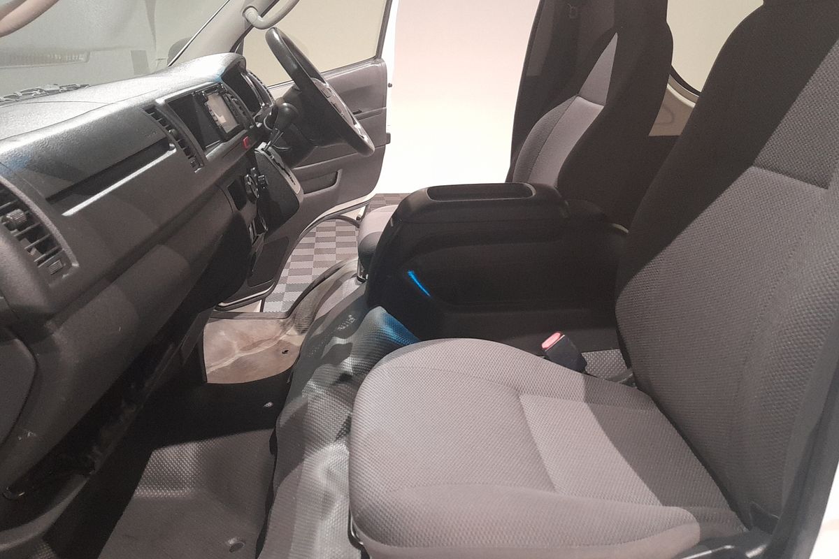 2018 Toyota Hiace Commuter KDH223R