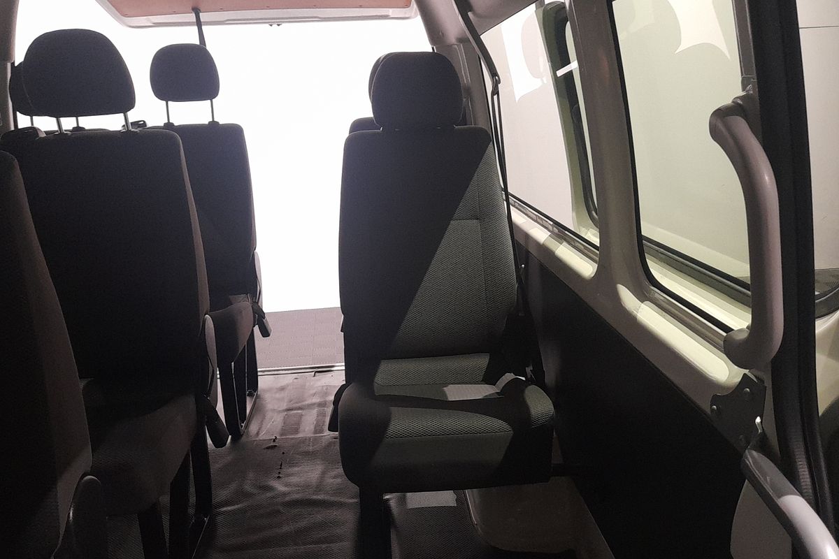 2018 Toyota Hiace Commuter KDH223R