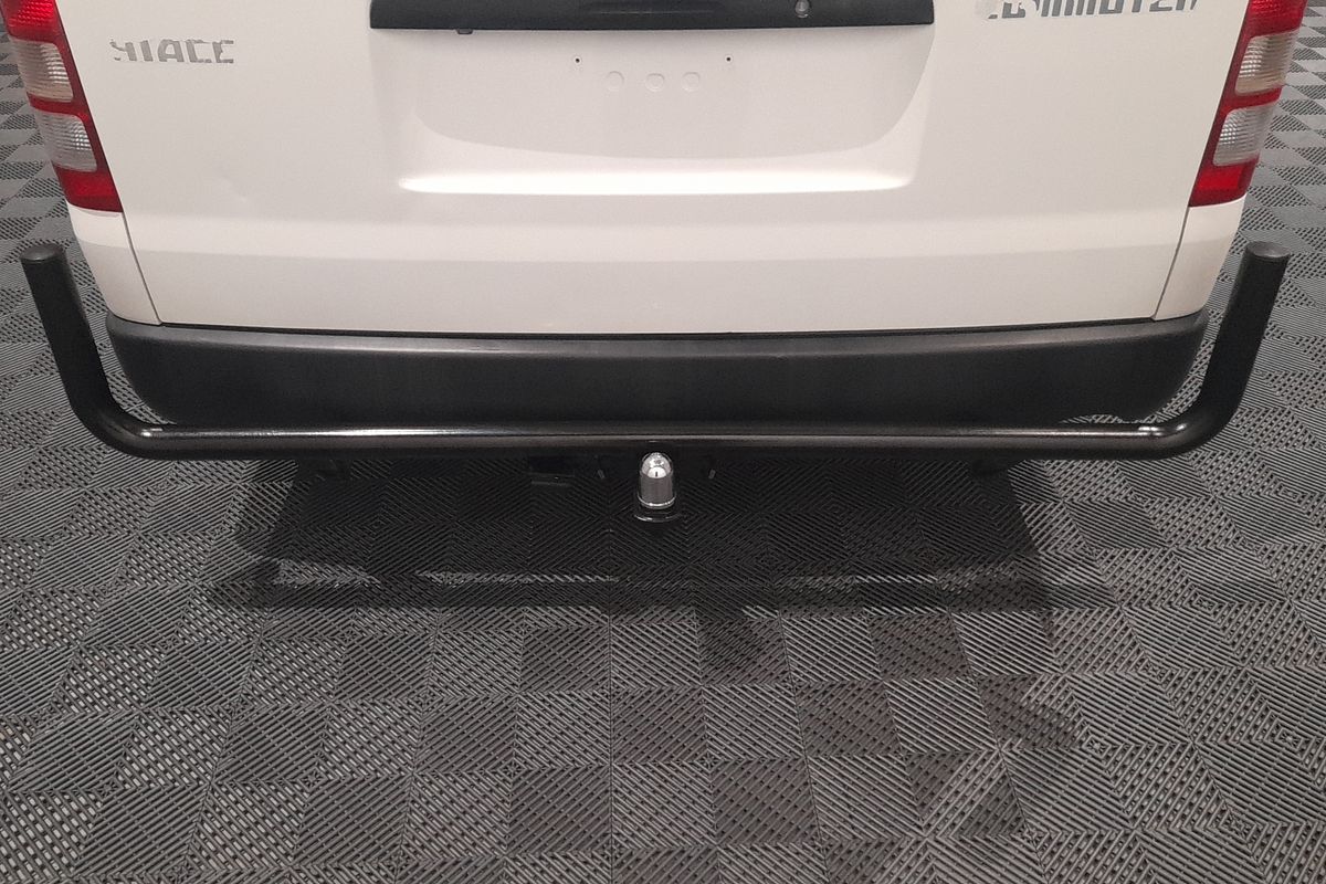 2018 Toyota Hiace Commuter KDH223R