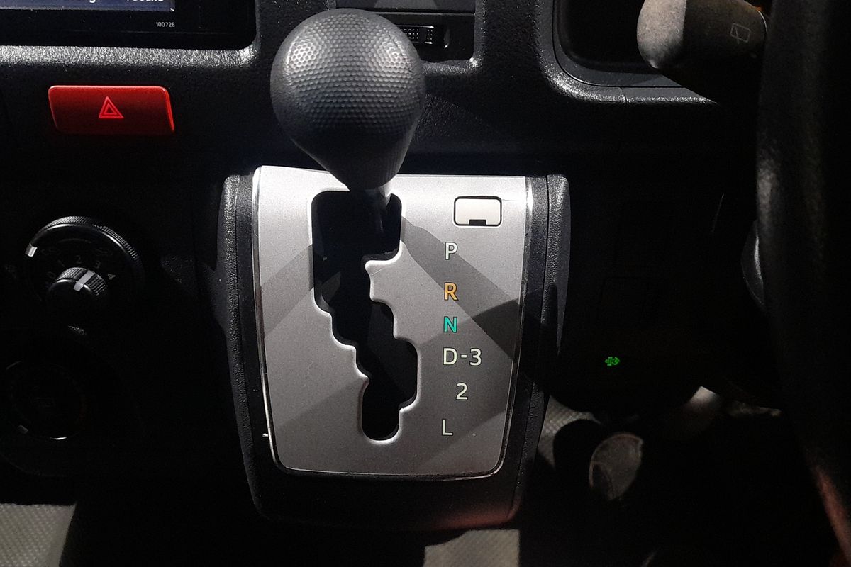 2018 Toyota Hiace Commuter KDH223R