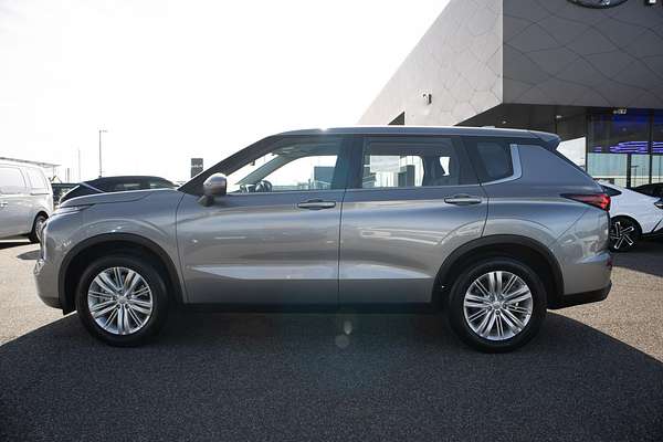 2023 Mitsubishi Outlander ES ZM