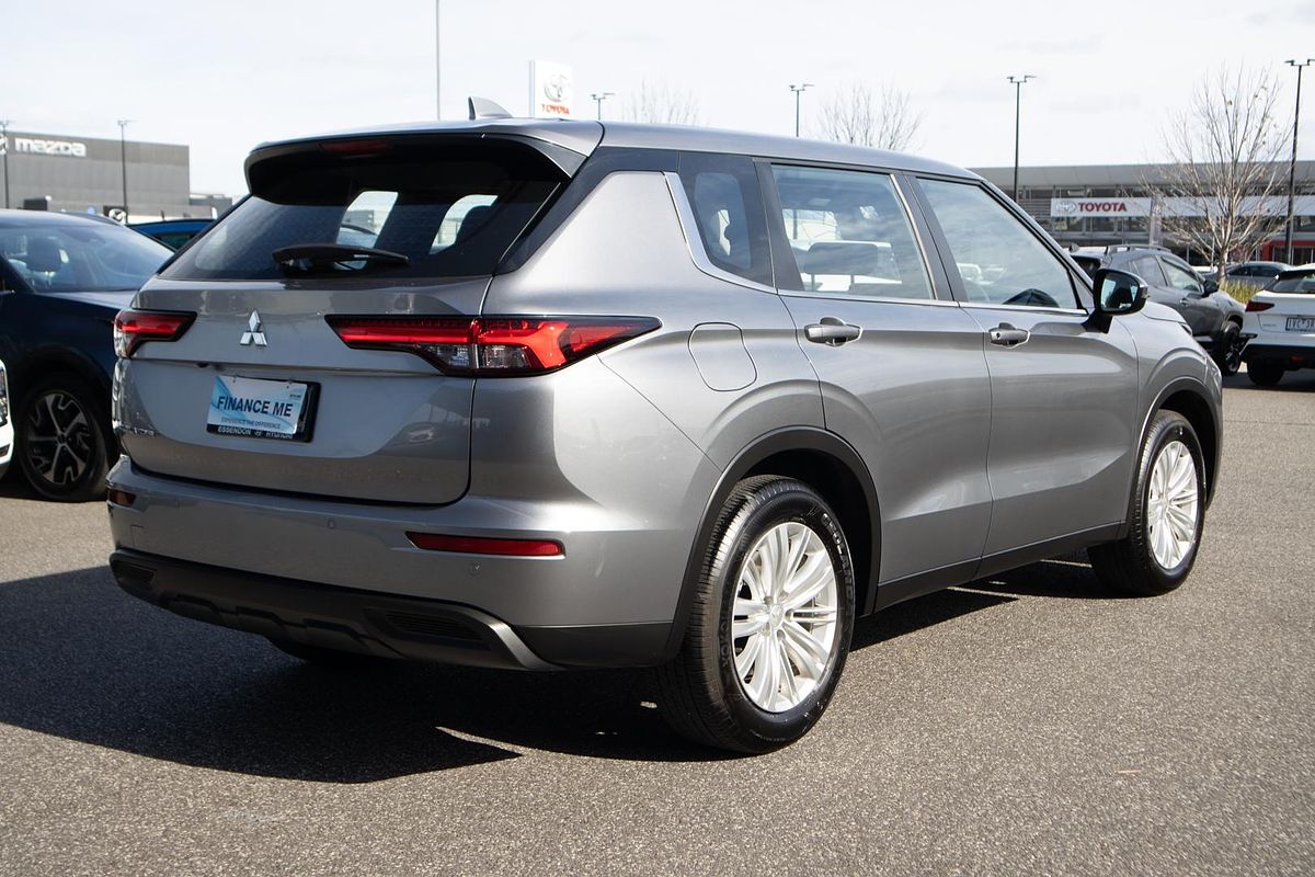 2023 Mitsubishi Outlander ES ZM