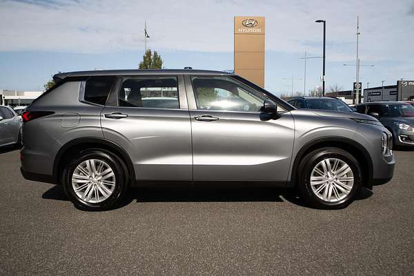 2023 Mitsubishi Outlander ES ZM