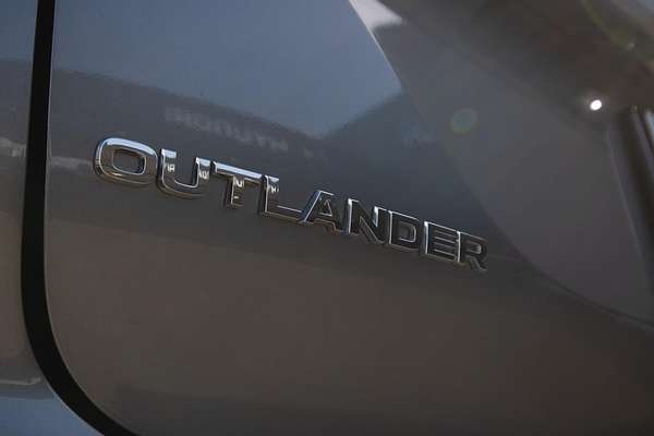2023 Mitsubishi Outlander ES ZM