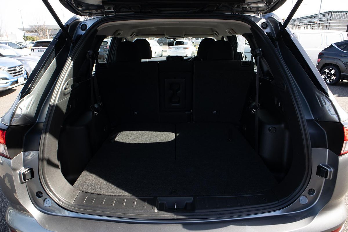 2023 Mitsubishi Outlander ES ZM