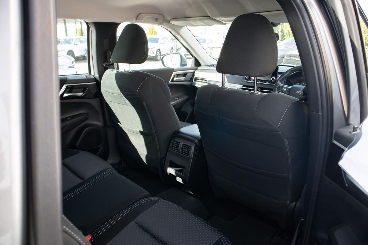 2023 Mitsubishi Outlander ES ZM