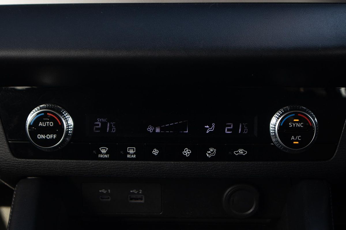 2023 Mitsubishi Outlander ES ZM