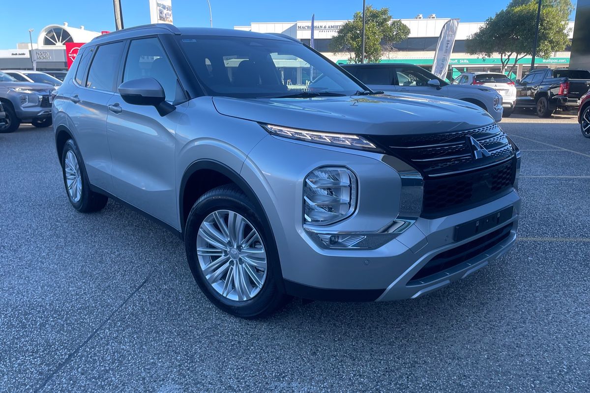2024 Mitsubishi Outlander LS ZM