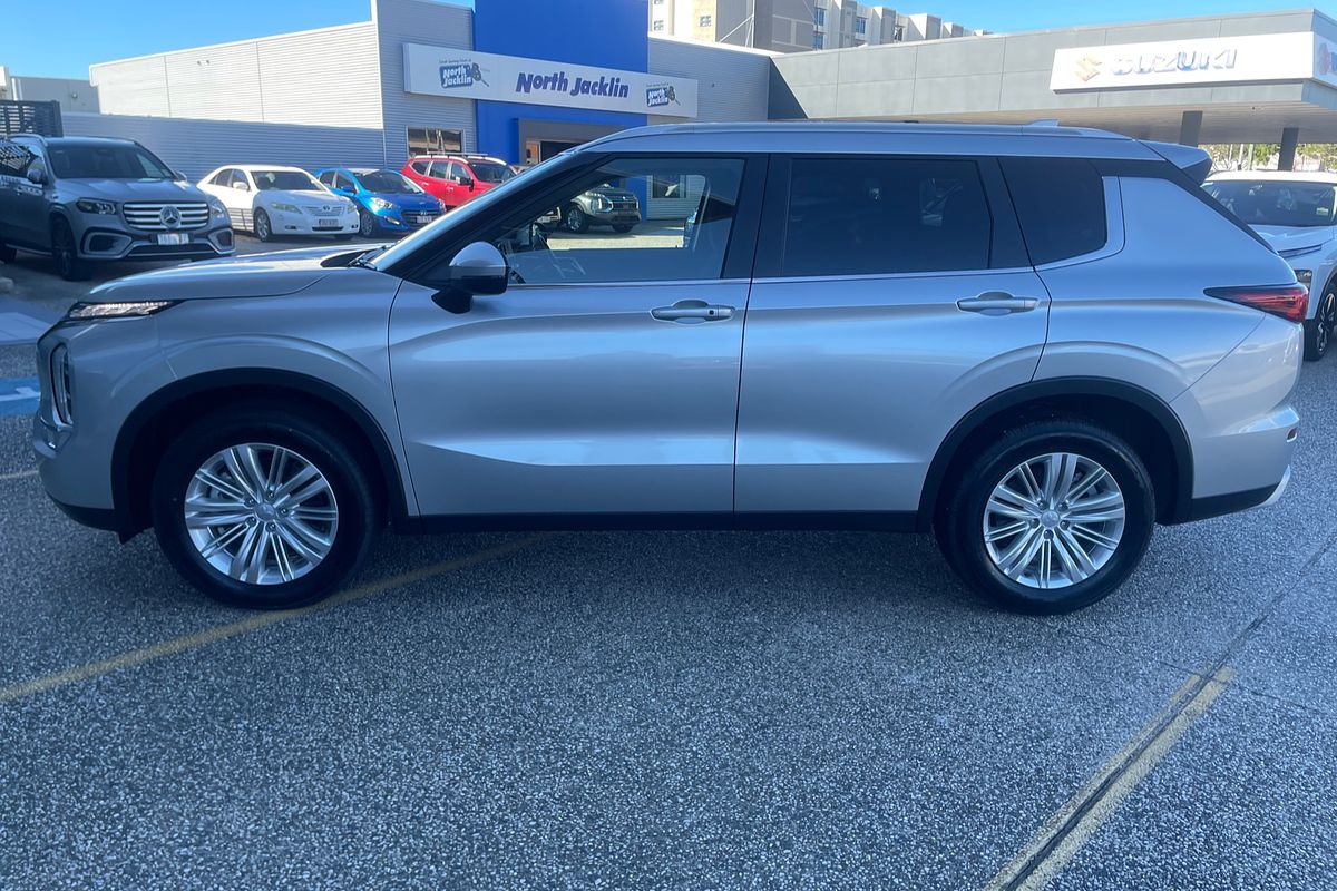 2024 Mitsubishi Outlander LS ZM