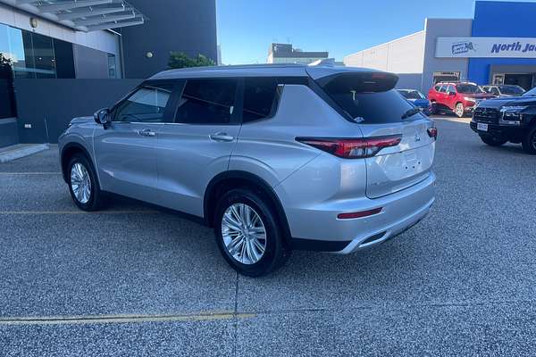 2024 Mitsubishi Outlander LS ZM
