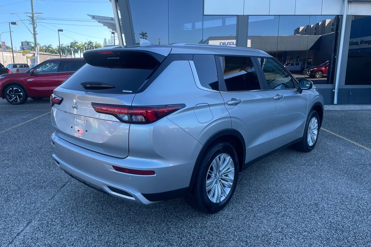 2024 Mitsubishi Outlander LS ZM