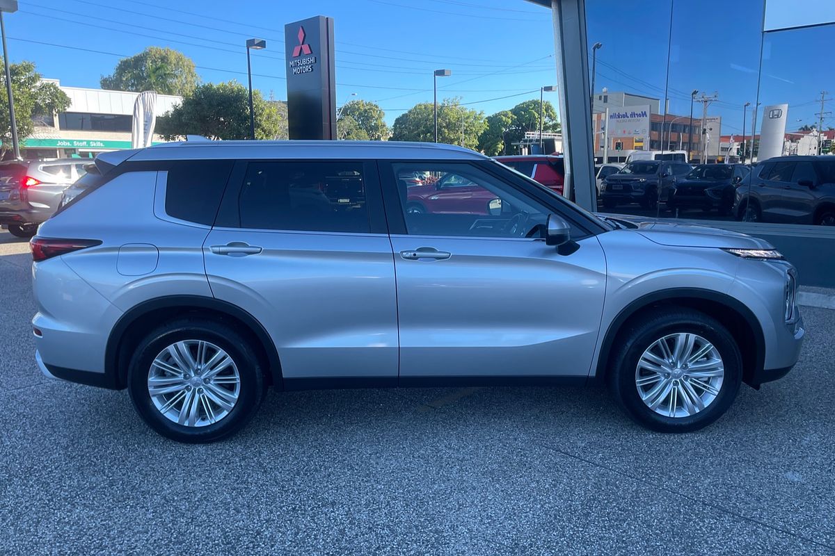 2024 Mitsubishi Outlander LS ZM