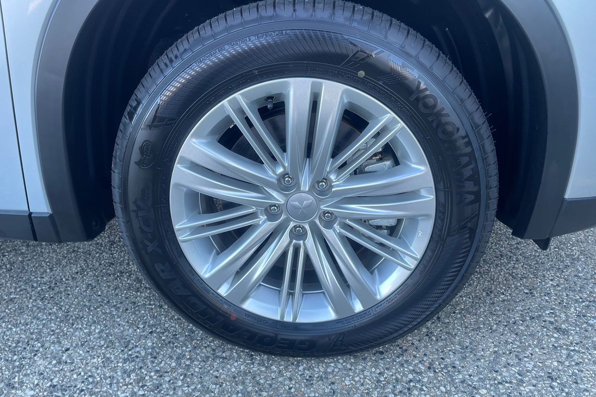 2024 Mitsubishi Outlander LS ZM