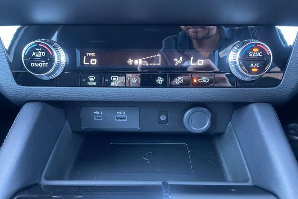 2024 Mitsubishi Outlander LS ZM