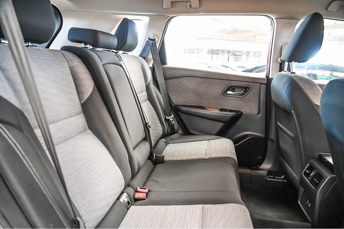 2024 Nissan X-TRAIL ST T33