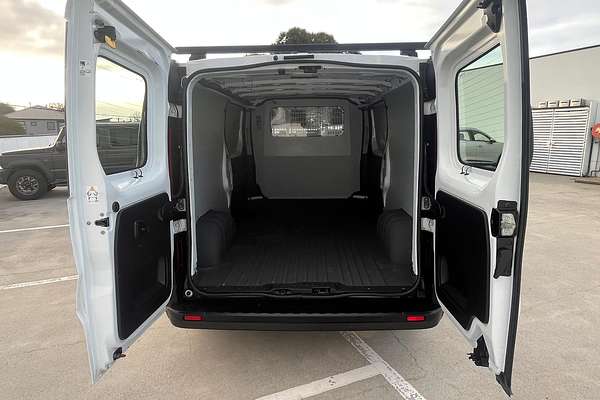2022 Mitsubishi Express GLX SN LWB