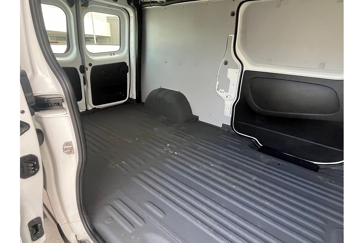 2022 Mitsubishi Express GLX SN LWB