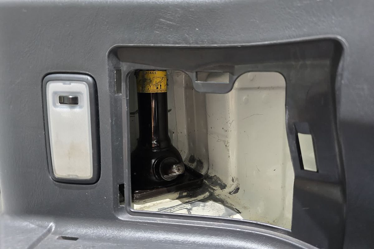 2012 Toyota Hiace KDH221R