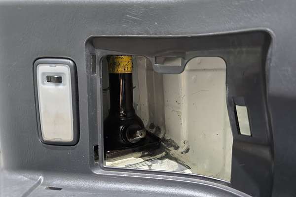 2012 Toyota Hiace KDH221R