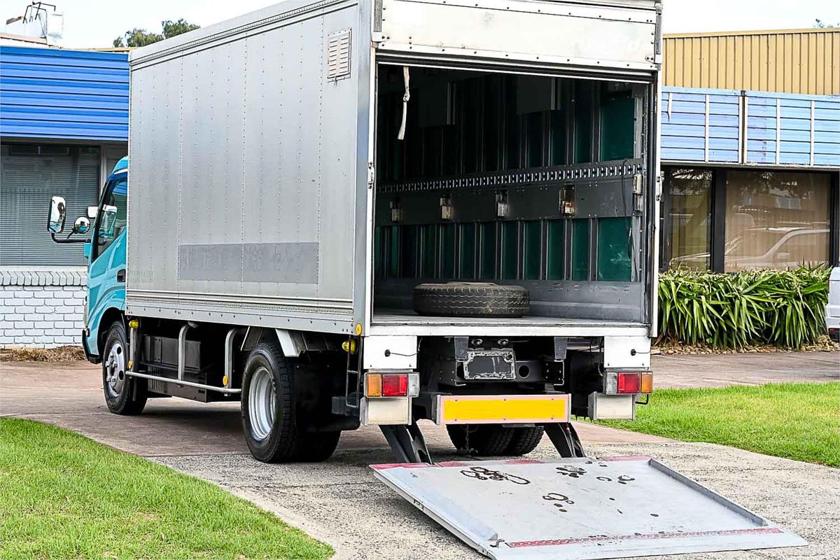 2006 Toyota Dyna Hybrid XKU