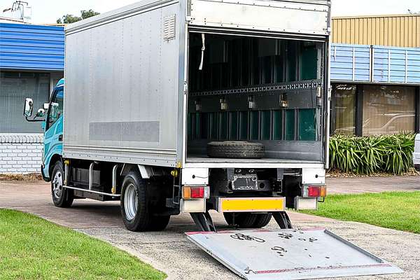 2006 Toyota Dyna Hybrid XKU