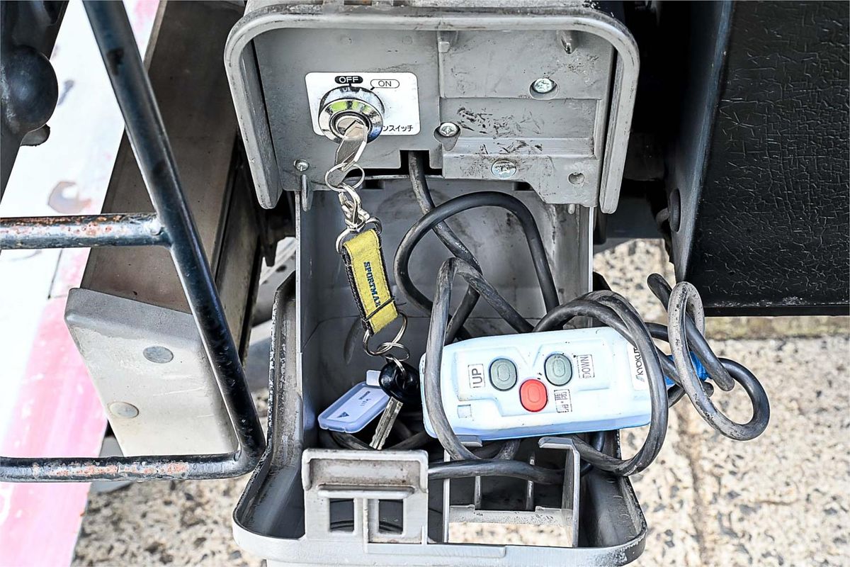 2006 Toyota Dyna Hybrid XKU