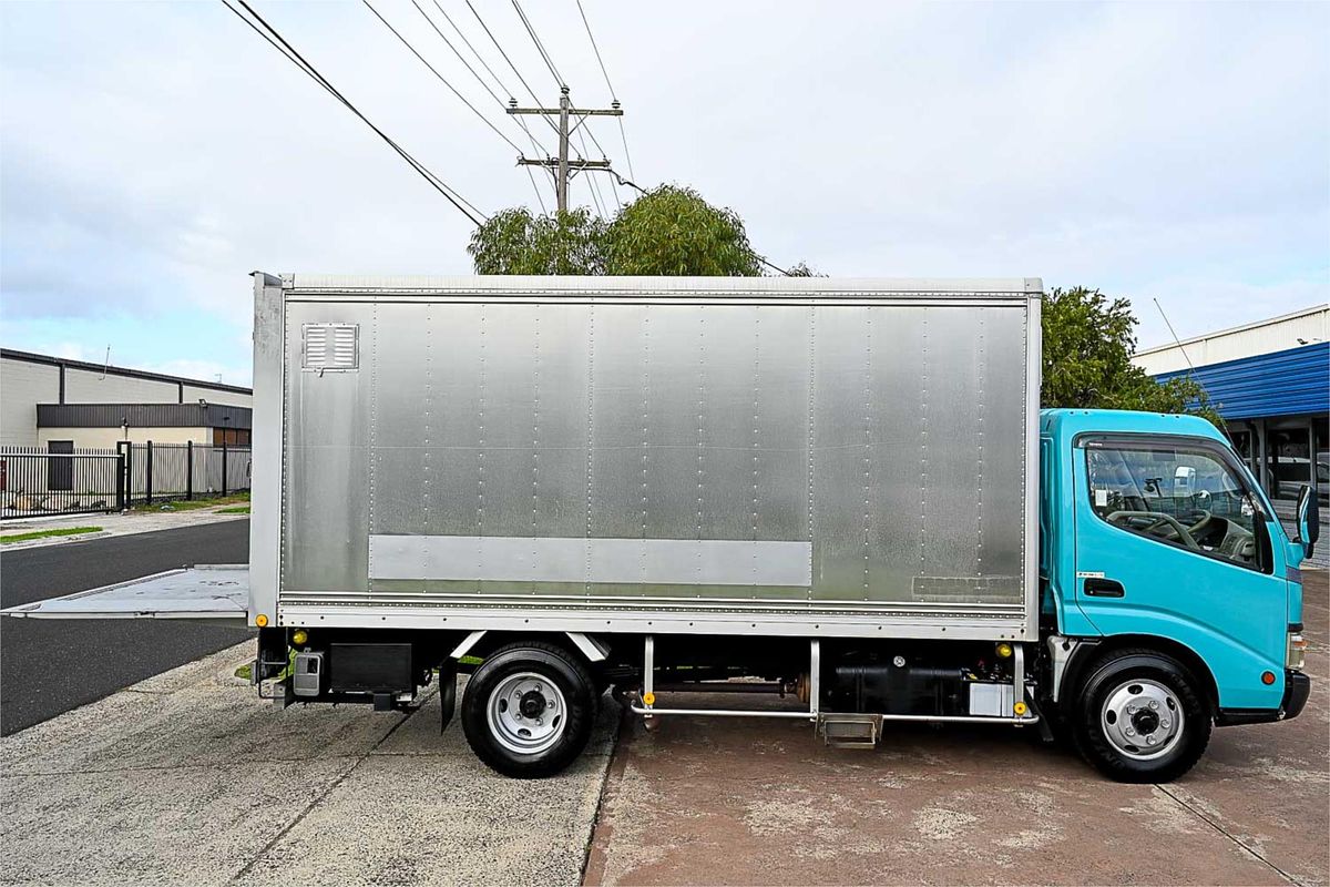 2006 Toyota Dyna Hybrid XKU