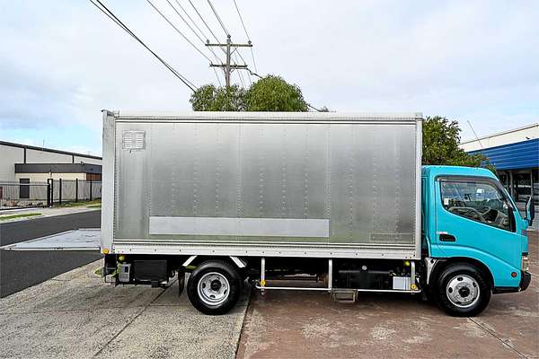 2006 Toyota Dyna Hybrid XKU