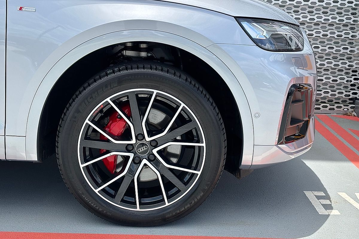 2023 Audi Q5 55 TFSI e S line FY
