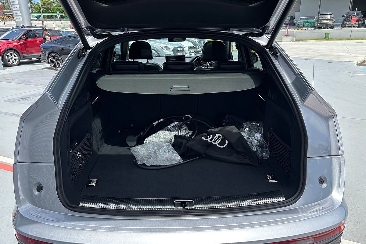 2023 Audi Q5 55 TFSI e S line FY