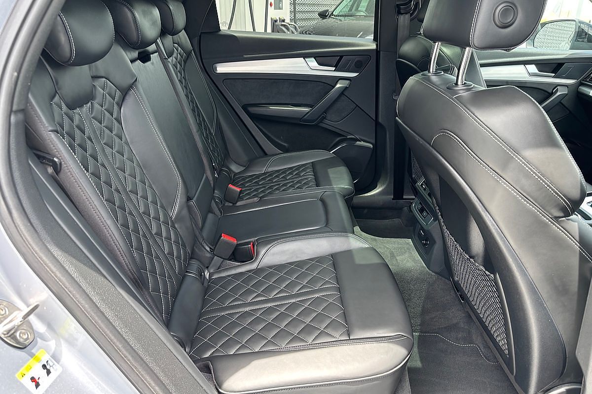 2023 Audi Q5 55 TFSI e S line FY