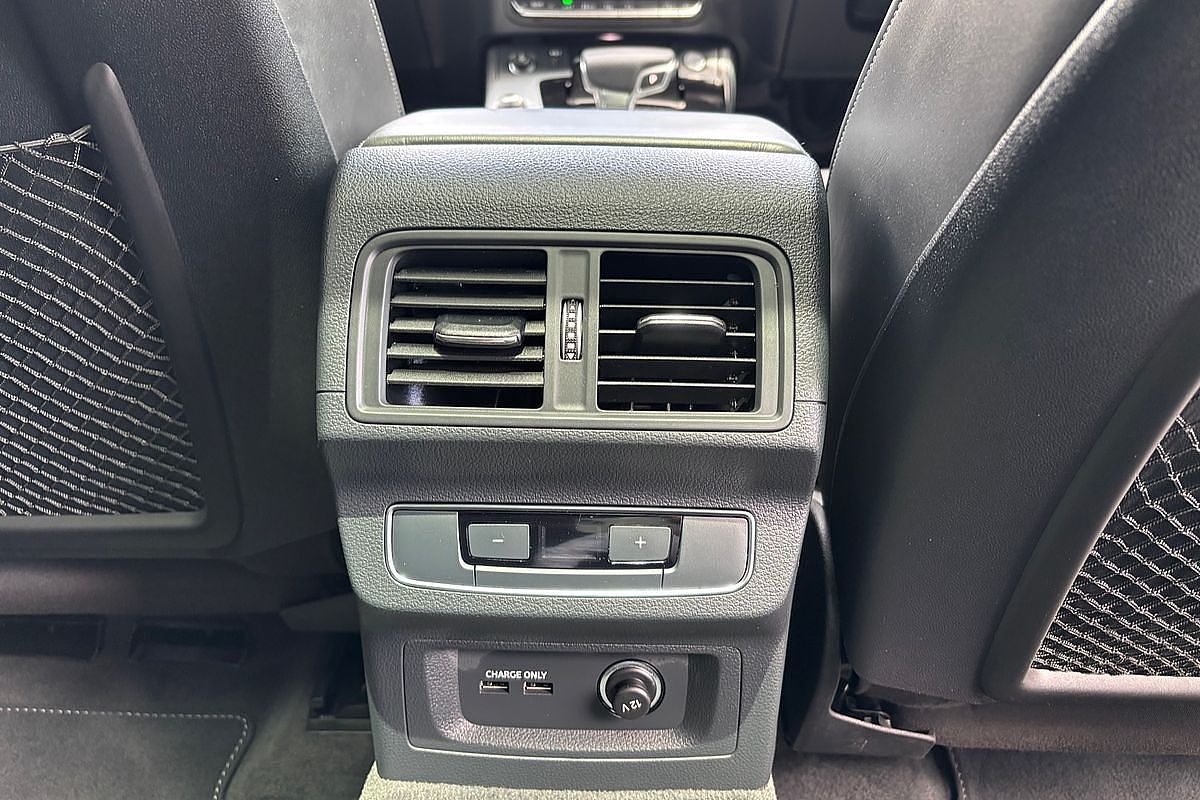 2023 Audi Q5 55 TFSI e S line FY