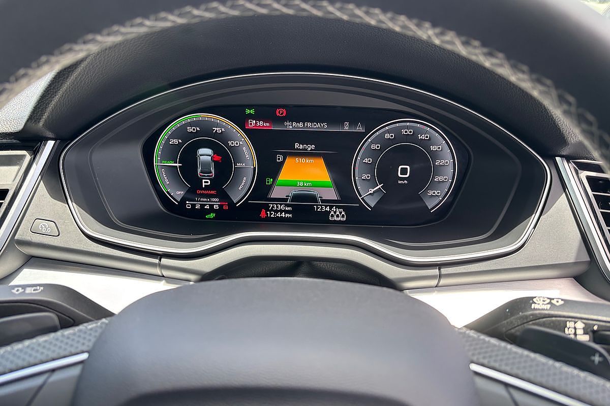 2023 Audi Q5 55 TFSI e S line FY