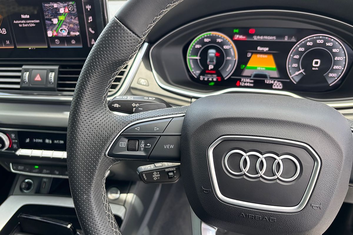 2023 Audi Q5 55 TFSI e S line FY