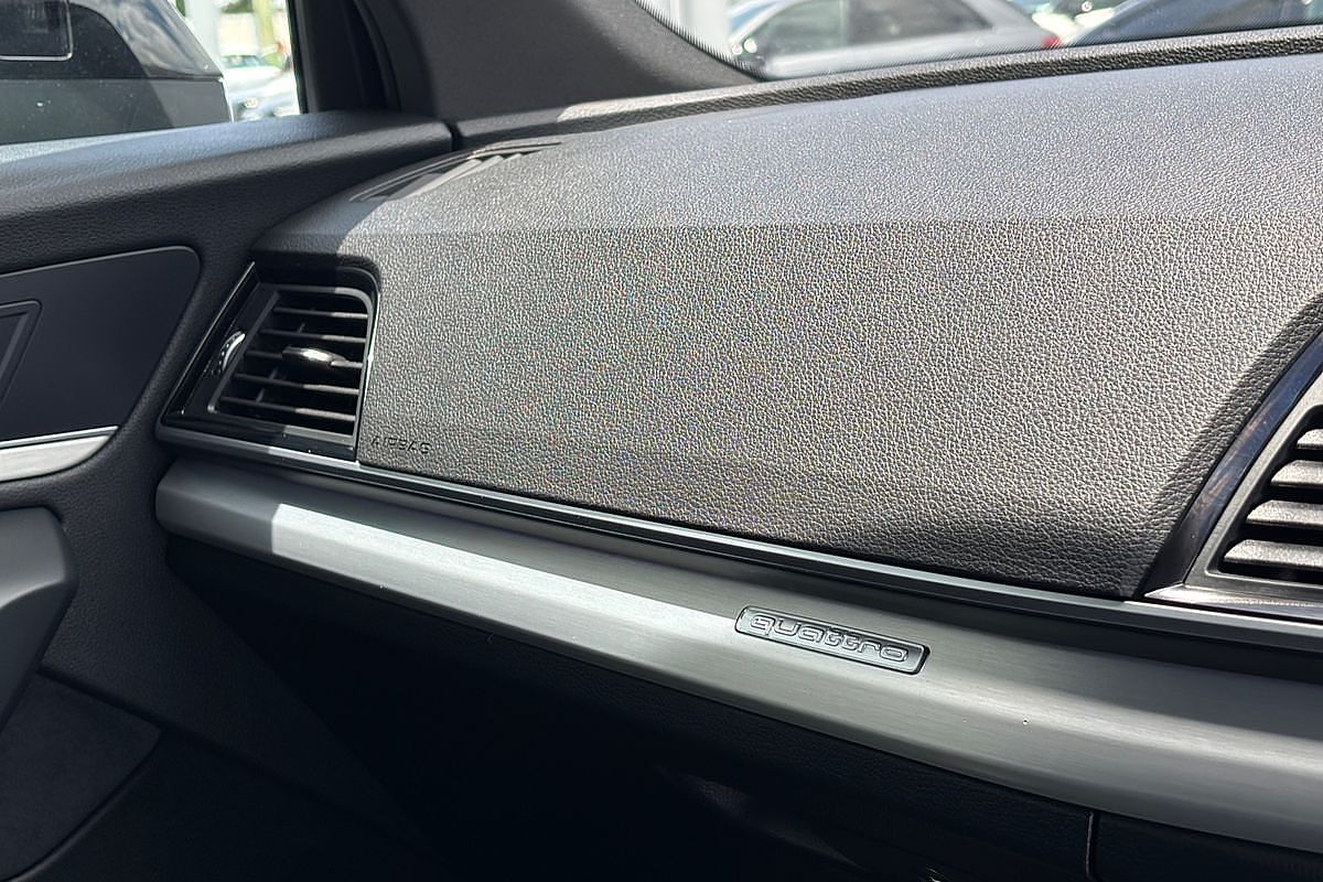 2023 Audi Q5 55 TFSI e S line FY
