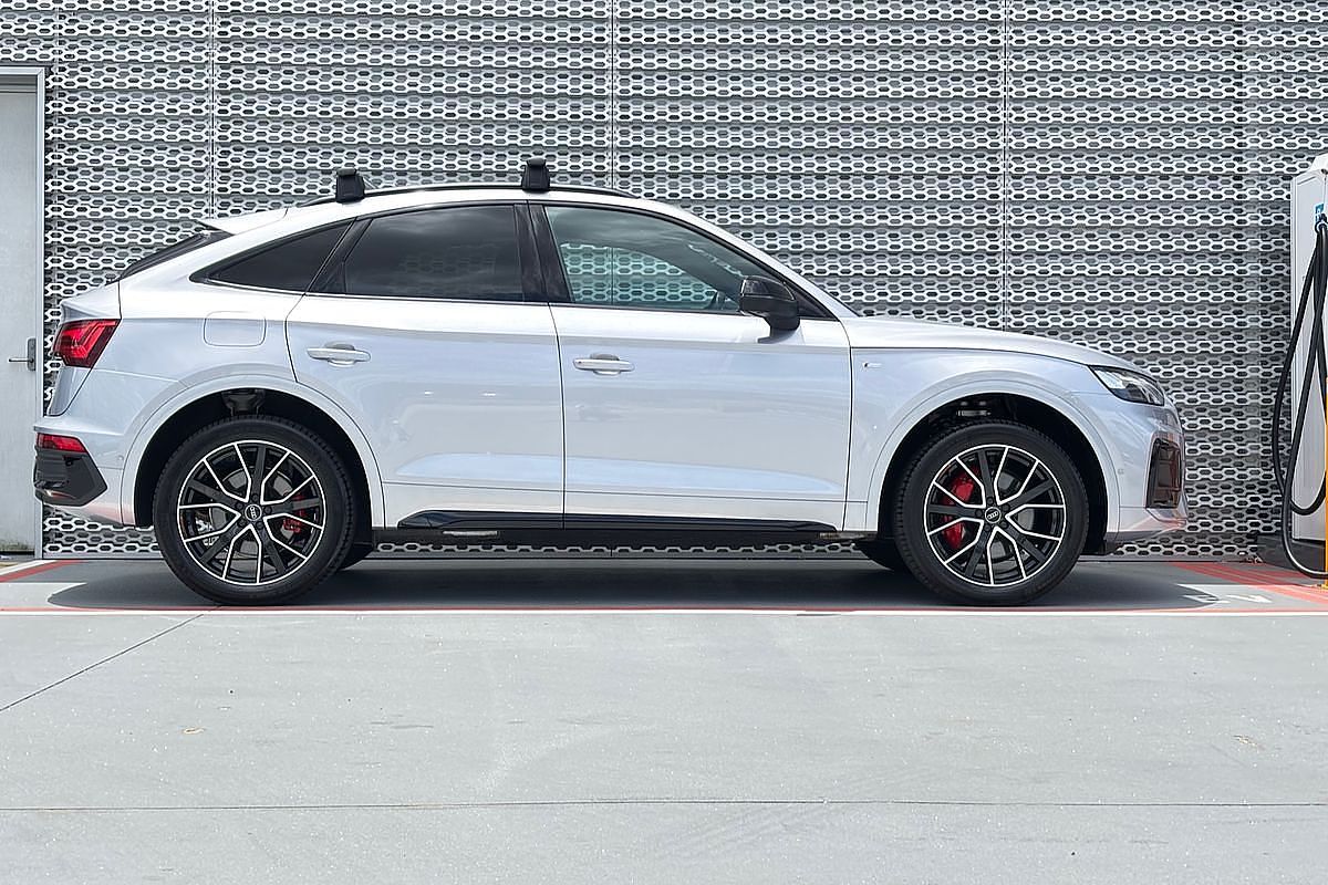 2023 Audi Q5 55 TFSI e S line FY