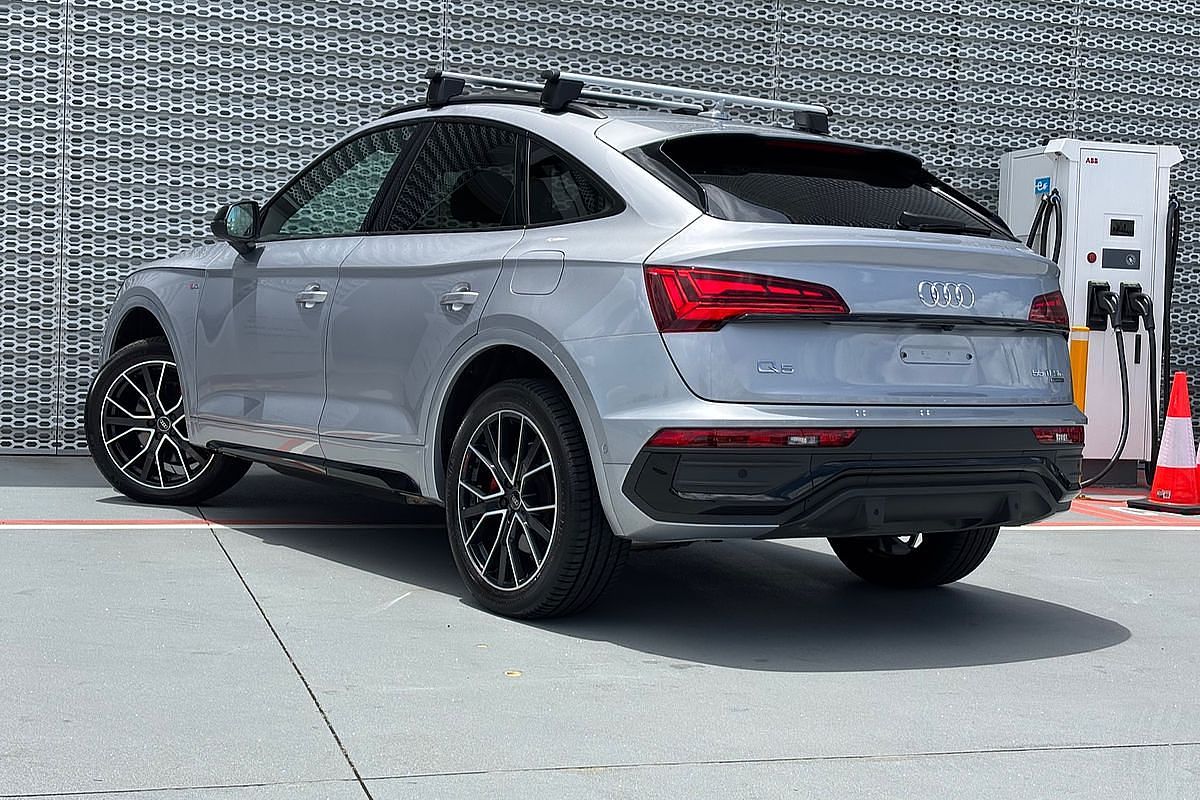 2023 Audi Q5 55 TFSI e S line FY