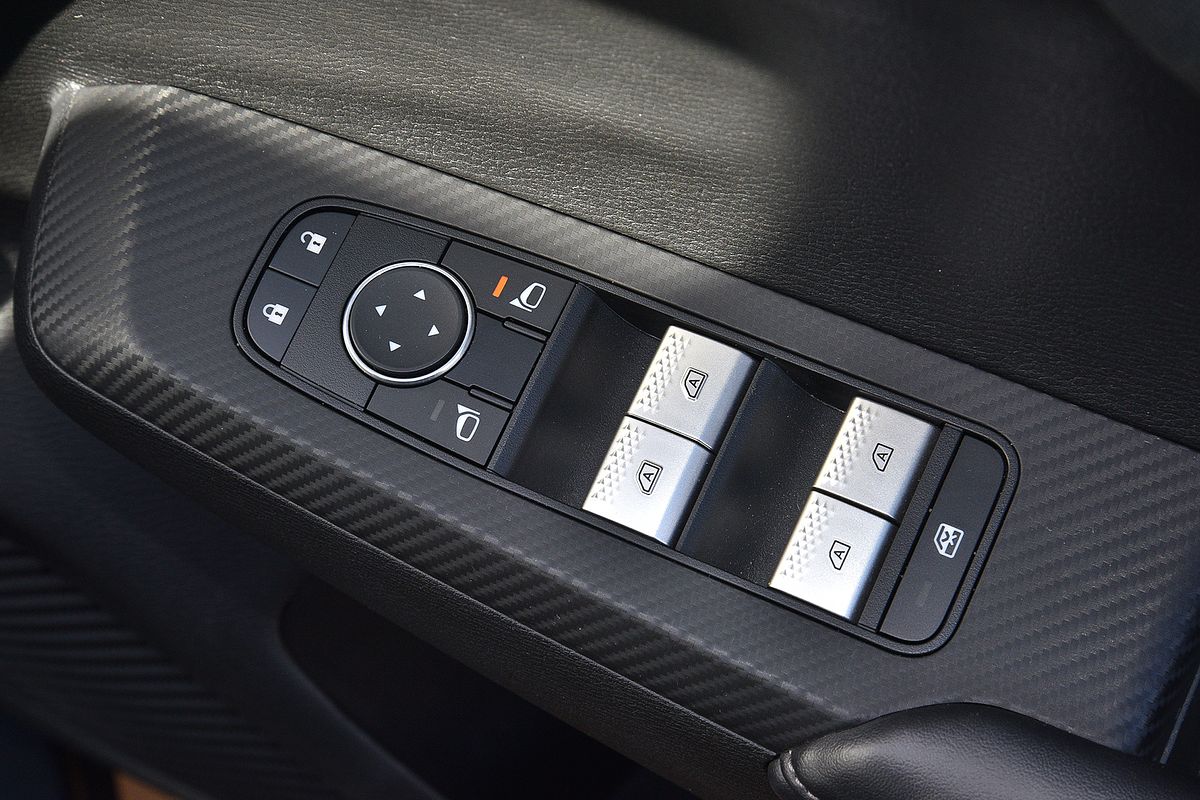 2024 Mitsubishi Outlander LS ZM