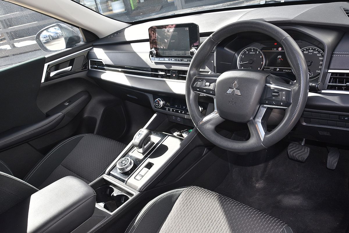 2024 Mitsubishi Outlander LS ZM