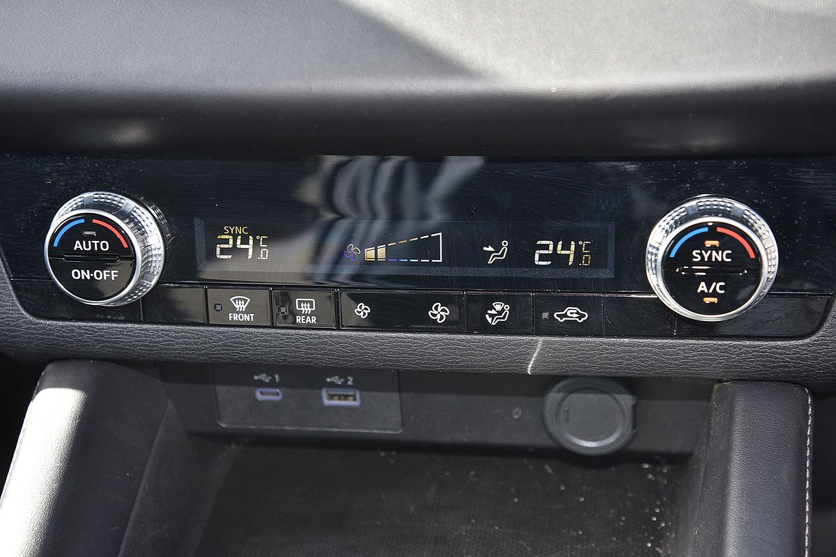 2024 Mitsubishi Outlander LS ZM