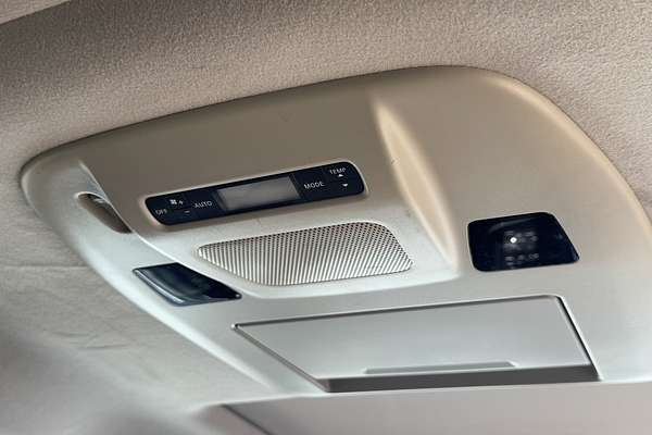2010 Nissan Elgrand Rider E52